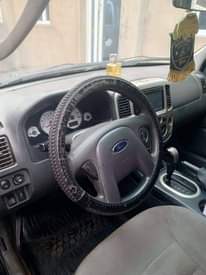 A picture of 2005 Ford Escape XLS
