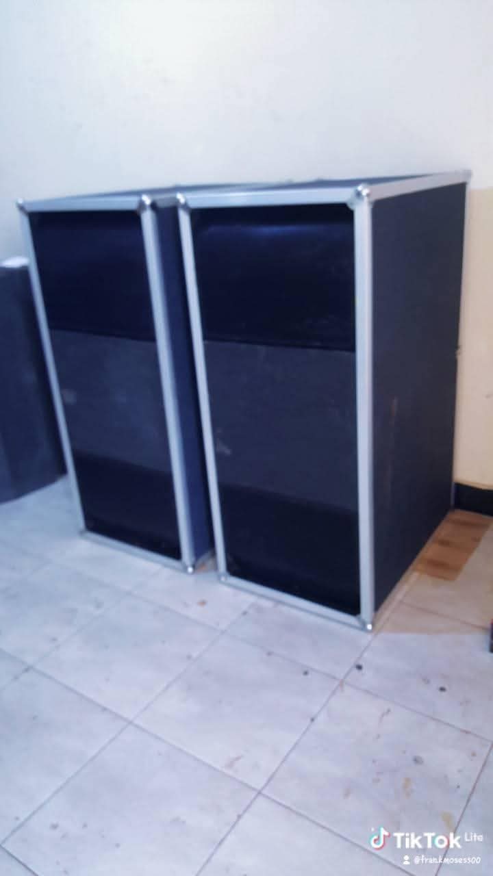A picture of speakers