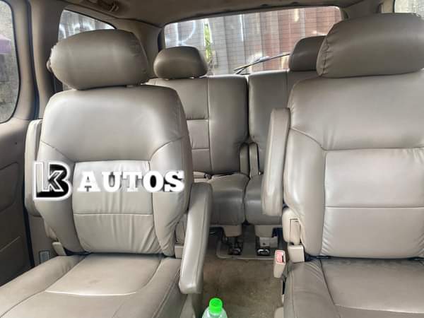 A picture of KB AUTOs Clean Toyota Sienna XLE Year 2000 model direct