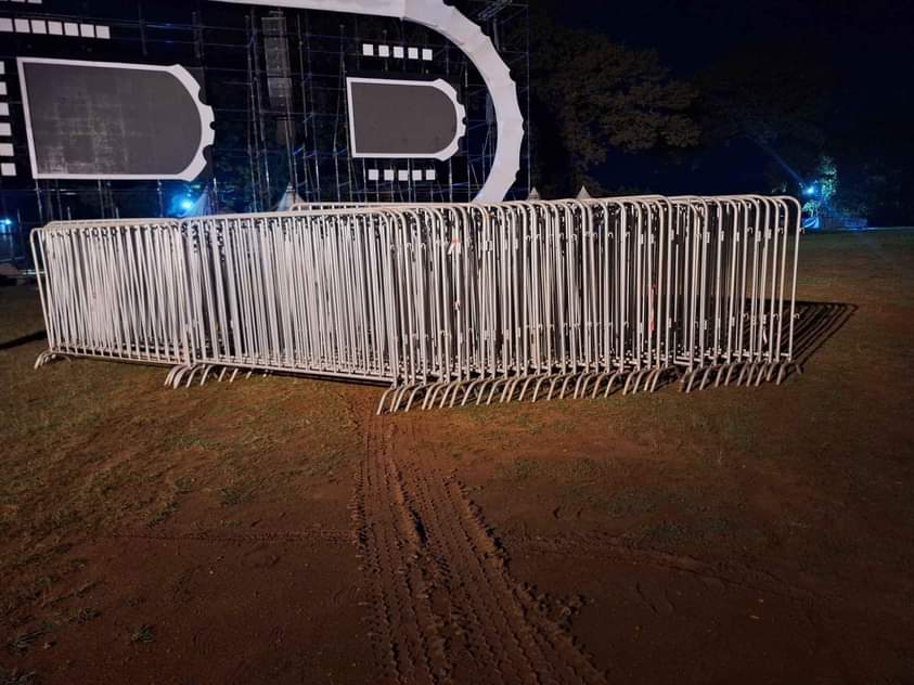 A picture of Barriers for hire