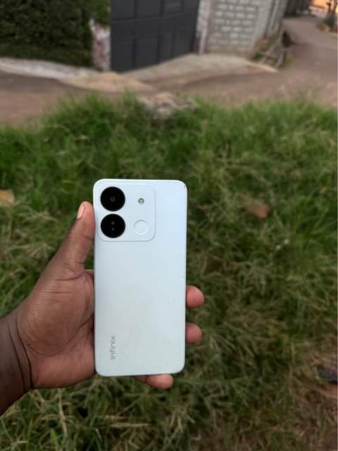 A picture of infinix smart 7 HD