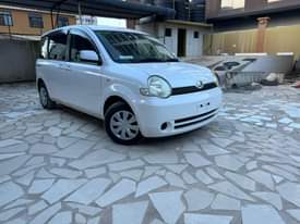 A picture of Toyota sienta