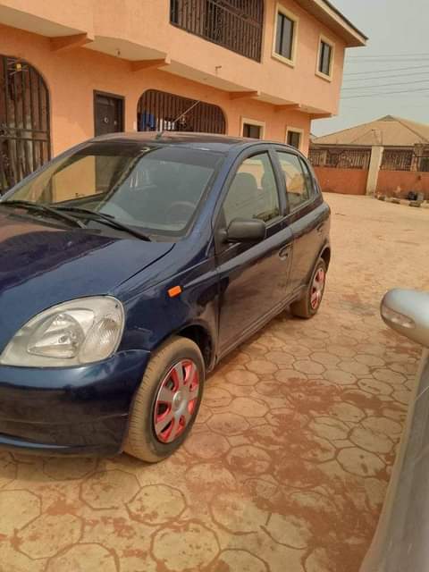 A picture of 2004 Toyota 2005