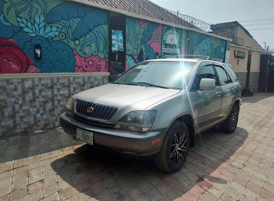 A picture of Lexus rx300 08103497110