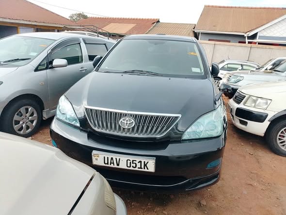 A picture of Toyota harrier 17 millions 3 0cc CALL 0759 65 47