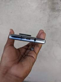 A picture of AQOUS R6 GB 128 RAM 8 cm ipo good kil