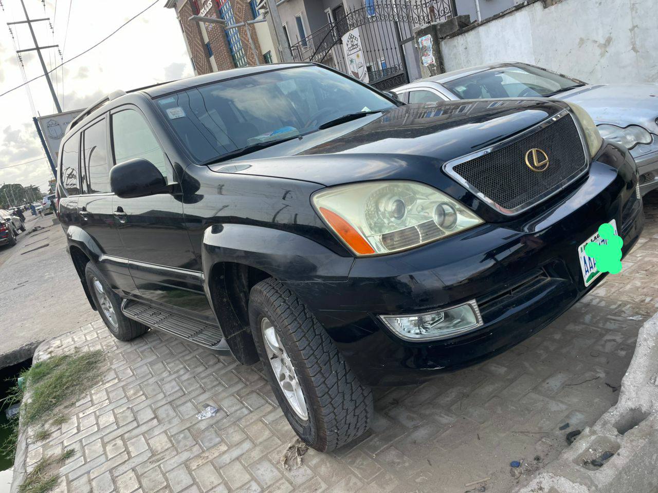 A picture of Lexus GX470 2004 model Every thing is working well
