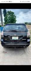 A picture of Toyota matrix 2006 model Painted on first body Engine gear