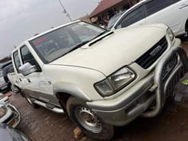 A picture of 1999 Toyota Double cabin Clear