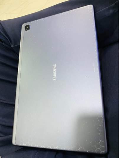 A picture of Samsung galaxy tab a7 64 gb with simcard slot at
