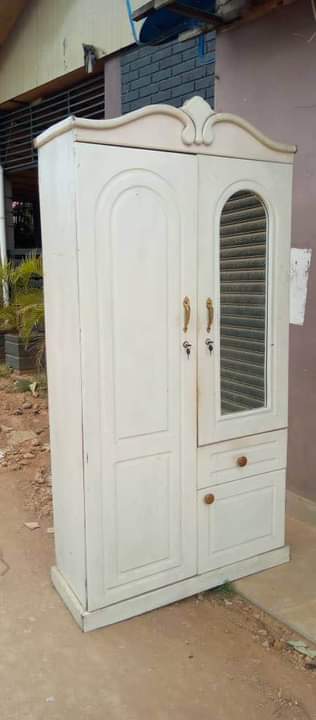A picture of Nauza kabatii la nguo milango 2 Bei 220000 Location ubungo