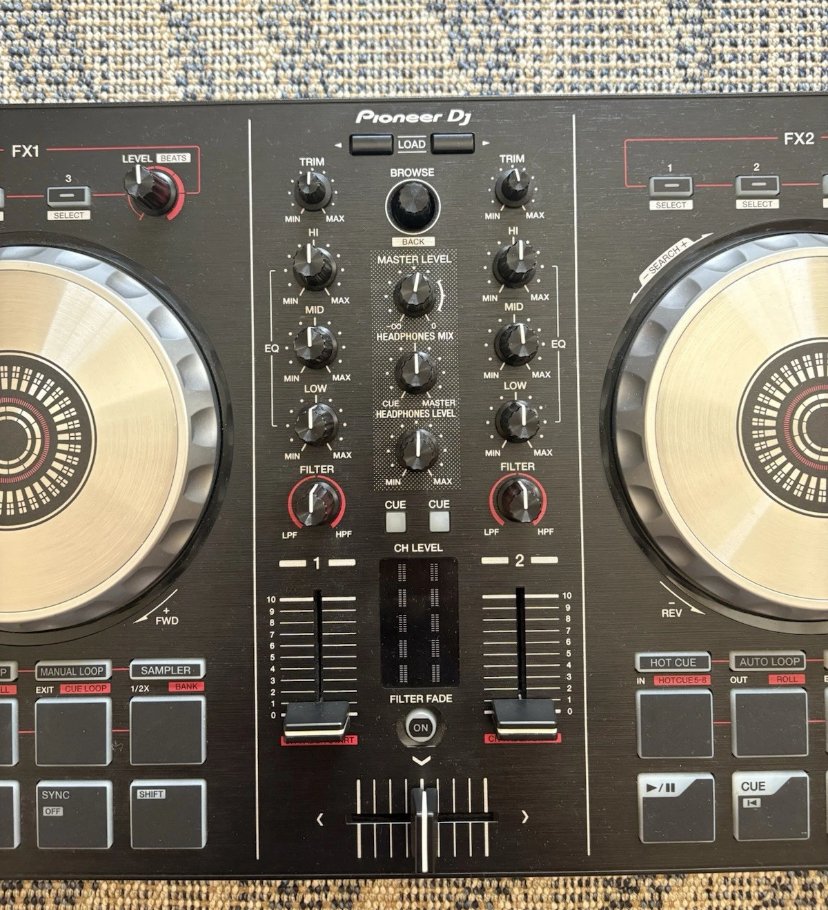 A picture of Pioneer ddj sb2