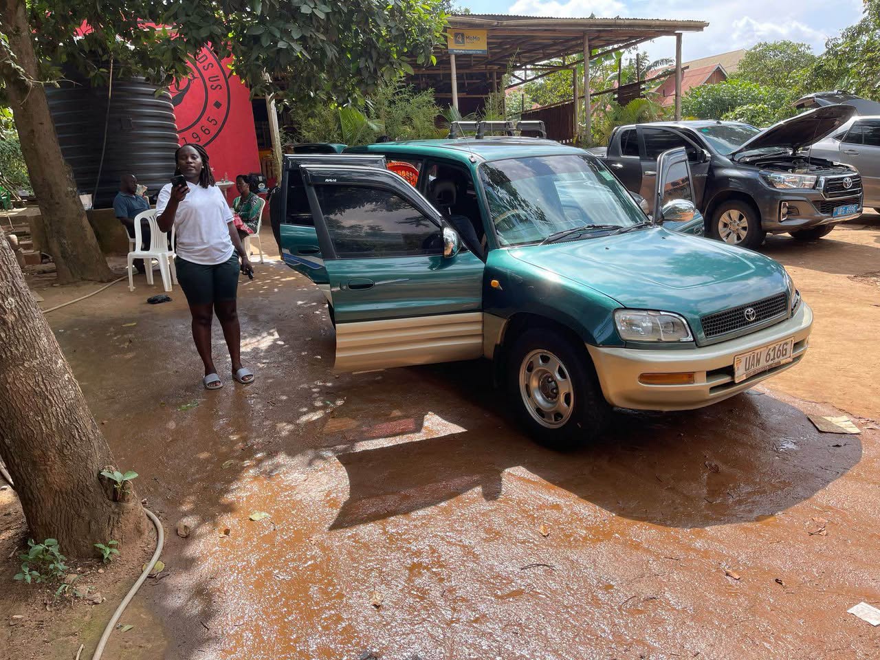 A picture of RAV 4