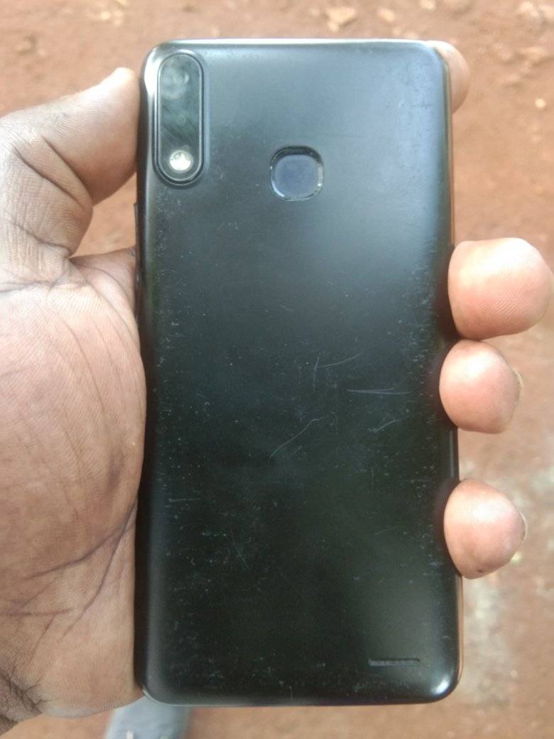 A picture of Slightly cracked infinix hot 7 