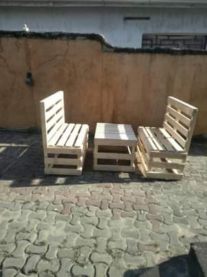 A picture of 0675163037 VITI VYA PALLETS KWA AJILI YA BAR RESTAURANT PUB