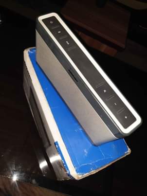 A picture of Soundlink Bose 3 bluetooth speaker 150k