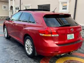 A picture of This is the only crispy clean Toyota venza toks standard