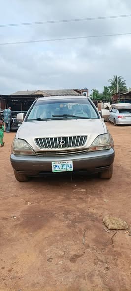 A picture of Lexus rx300 2002 awoof deals