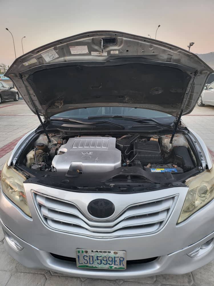 A picture of Super sharp 2008 Toyota camry sport with untampered v6 engine