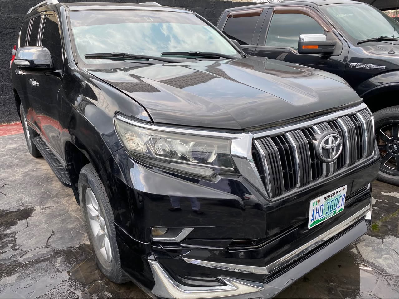 A picture of TOYOTA PRADO