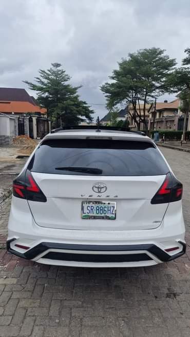 A picture of 2010 Toyota venza limited clean Nigerian use upgraded to 2013