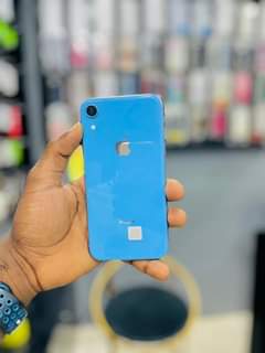 A picture of IPHONE XR