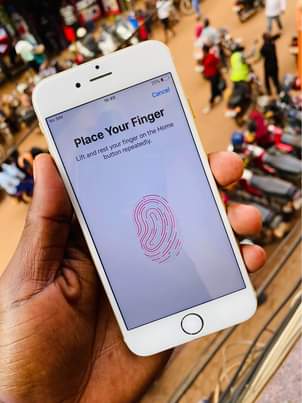 A picture of iPhone 6 64Gb at 180k