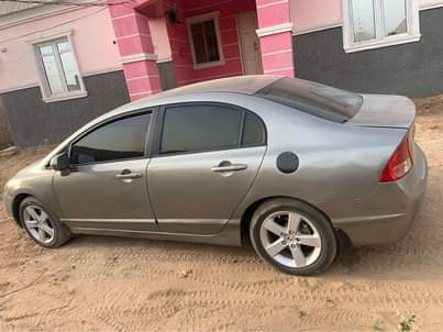 A picture of 2008 honda civic in pristine condition