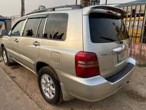 A picture of Toyota Highlander 04 Condition Engine gear Ac Very Clean in