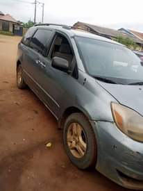 A picture of 2005 Toyota Sienna