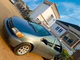 A picture of Brand Toyota Model Sienna Year 2001 A year 6 mon