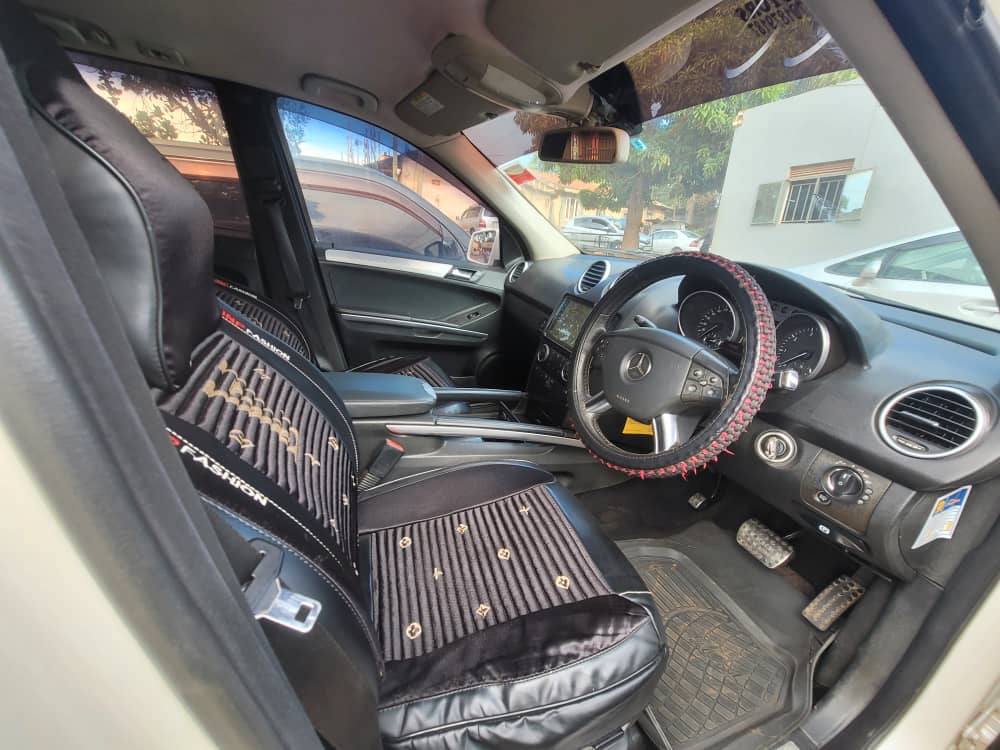 A picture of Mercedes Benz ML 4mtc