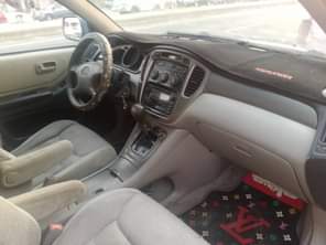 A picture of This Toyota Highlander 2004 model very clean ride everything is