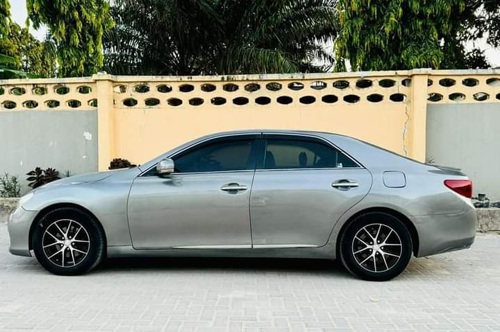 A picture of Toyota mark x