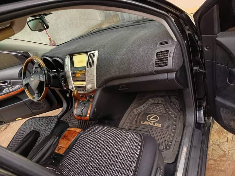 A picture of Lexus Rx350 small body 09 model first body nothing to