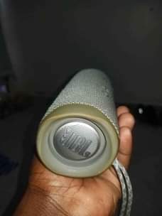 A picture of JBL flip 5 speaker
