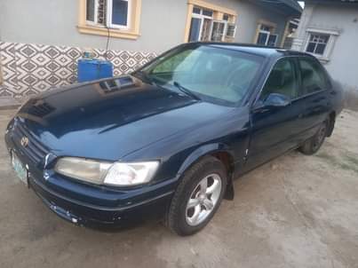 A picture of 2000 Toyota Camry
