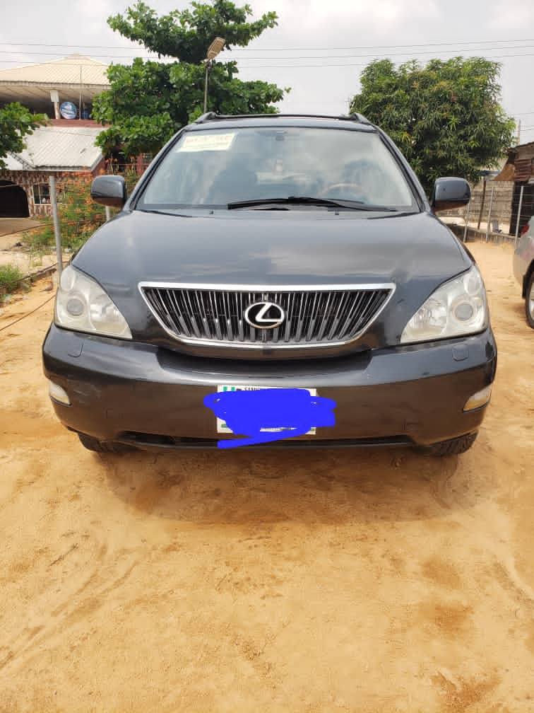 A picture of Distress sales Rx330 engine gear AC all the documents intact