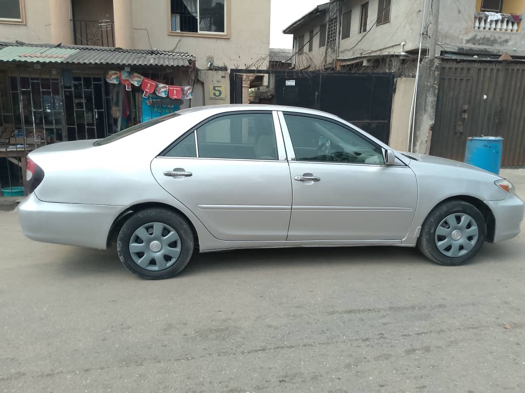 A picture of 2004 Toyota camry