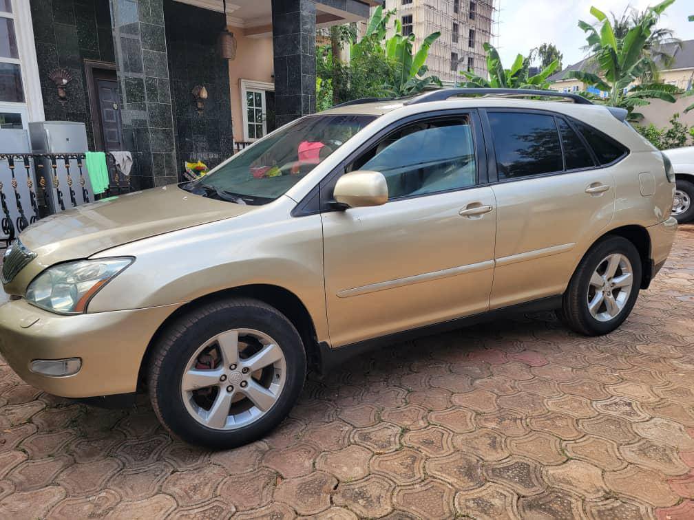 A picture of NIGERIAN USED LEXUS RX SUV MAKE LEXUS RX 330 MODEL