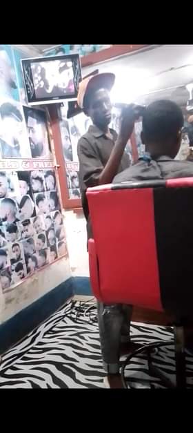 A picture of Nauza saluni ya kiume ya kawaida Location mbagala sabasaba Kwa