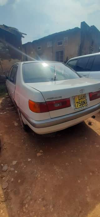 A picture of Toyota premio UGX 7 500 000
