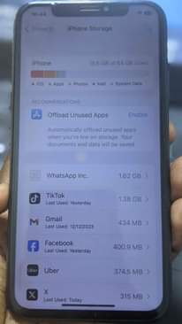 A picture of Jipongeze kwa kufunga mwaka na fungua mwaka na Iphone X