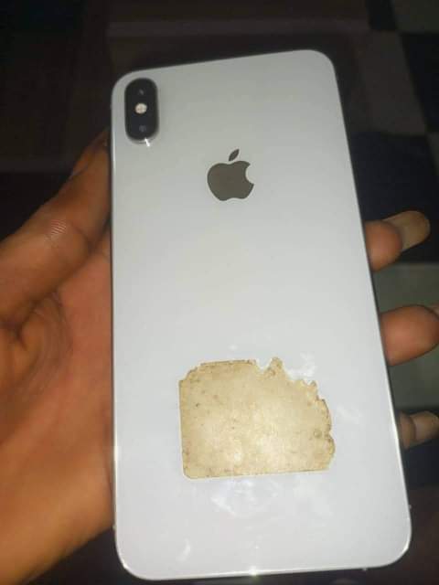 A picture of IPhone xs max