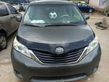 A picture of TOYOTA SIENNA XLE 2013 TOKUNBOR