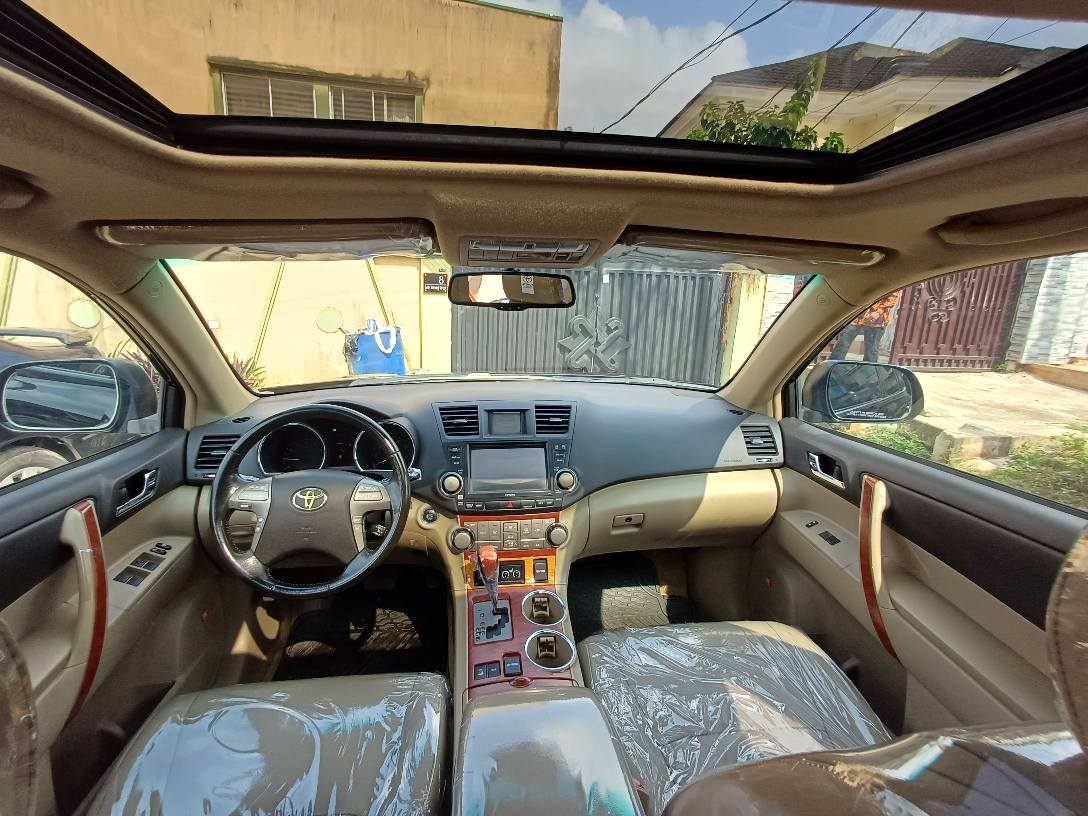 A picture of 2010 Toyota Highlander Limited Edition Accident Free V6 Engine Tokunbo