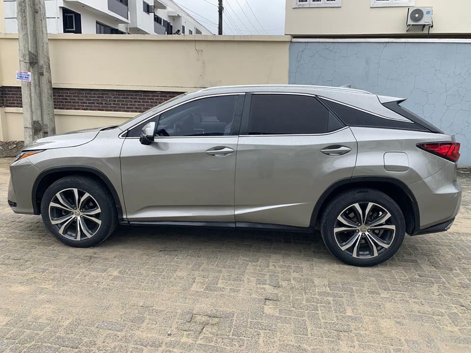A picture of 2017 Rx350 sunroof
