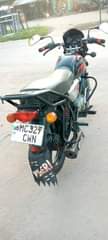 A picture of boxer 125 ipokatika hali zuli sana sana sana ipo Dar