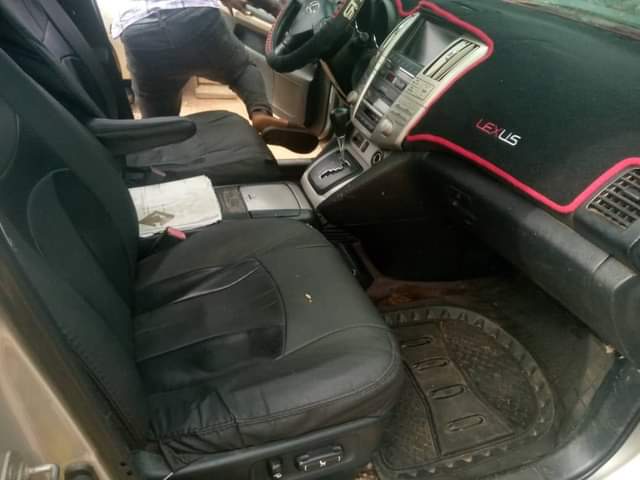 A picture of LEXUS RX330