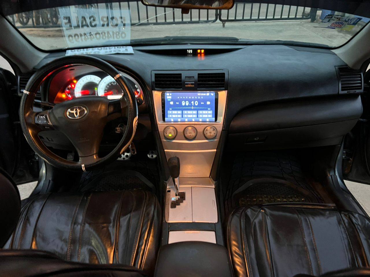 A picture of Toyota Camry 2011 SE
